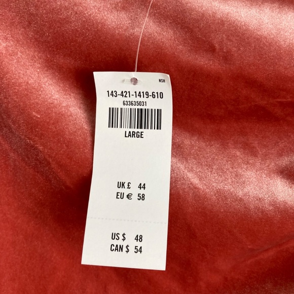 New Abercrombie and Fitch women’s velvet miniskirt - Picture 2 of 6